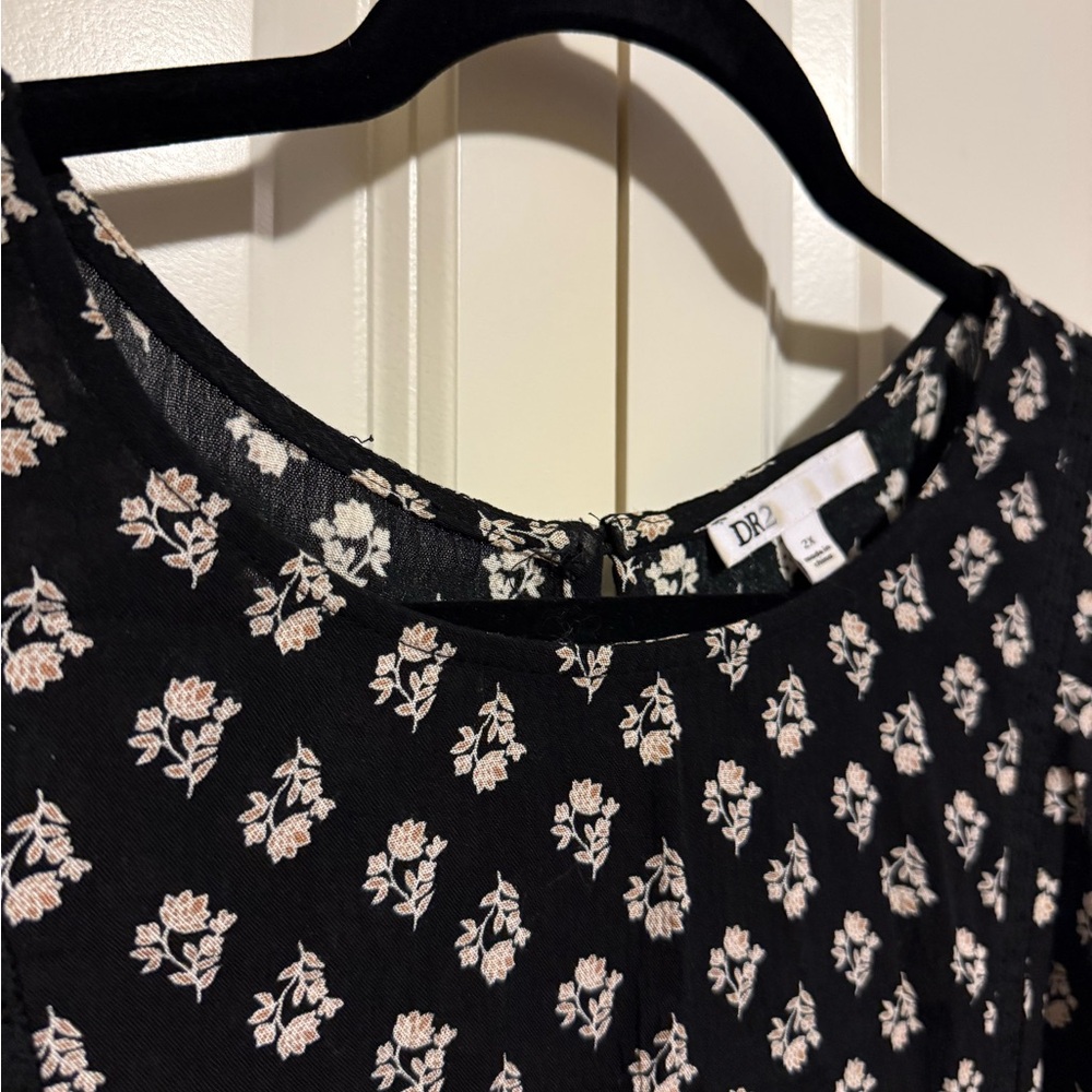 Floral Black DR2 Sleeveless Top - Picture 2 of 3